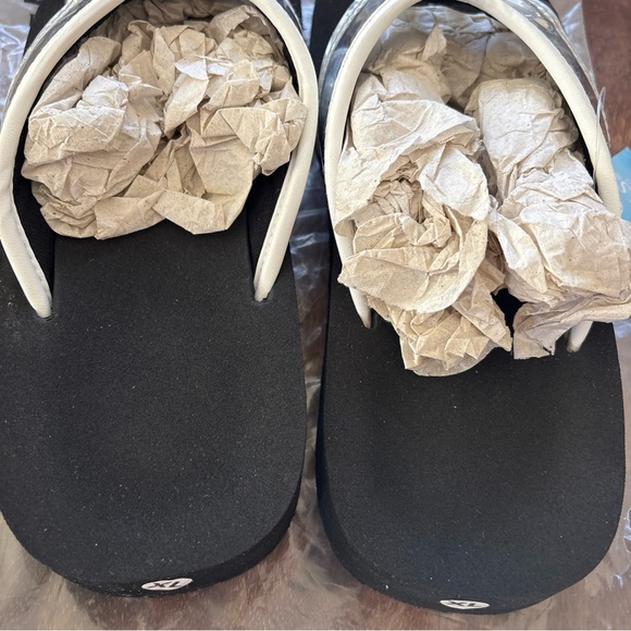 NWT Yoga Sandals ~ Silver ~ Size XL - Picture 6 of 11